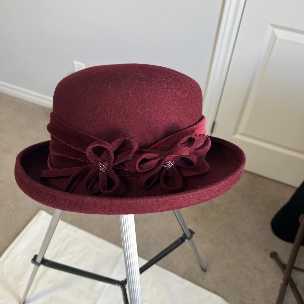 Marron color  Hat 100 % Wool Same Color Band and Bow One Size Italy made women